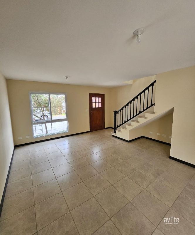 Casa tipo solana, Condado Naranjo. $425,000 más impuestos - 1