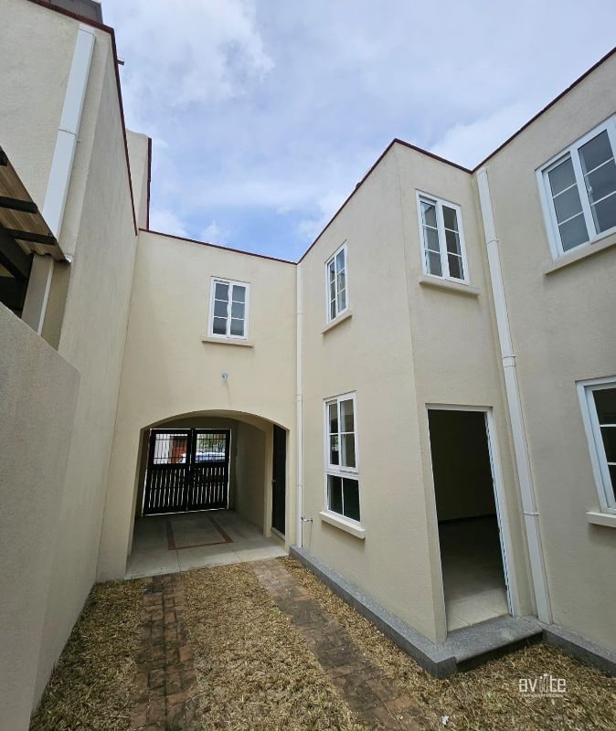 Casa tipo solana, Condado Naranjo.   $425,000 más impuestos - 2