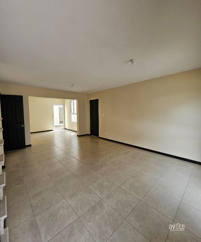 Casa tipo solana, Condado Naranjo. $425,000 más impuestos - 3