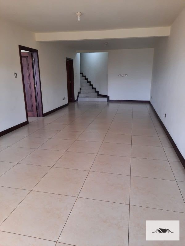 EN RENTA Y VENTA AMPLIA CASA ZONA 15 VH2 CON PERGOLA Y JARDIN — Casa en Alquiler en Vista Hermosa II, Zona 15, Guatemala, Ciudad — foto 6 de 17