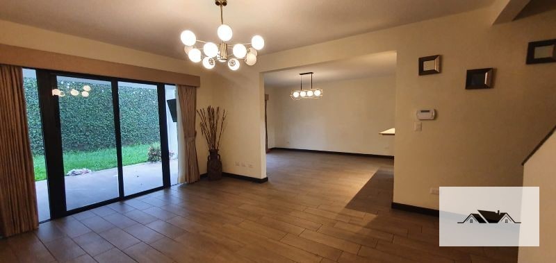 EN RENTA AMPLIA CASA ZONA 16 CONDOMINIO PORTALES DE SAN ISIDRO — Casa en Alquiler en Portal de San Isidro III, Zona 16, Guatemala, Ciudad — foto 14 de 16