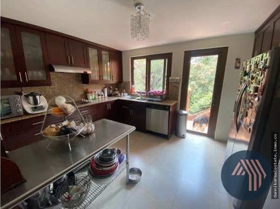 VENTA DE AMPLIA CASA - LA HONDONADA, ZONA 15 - 2