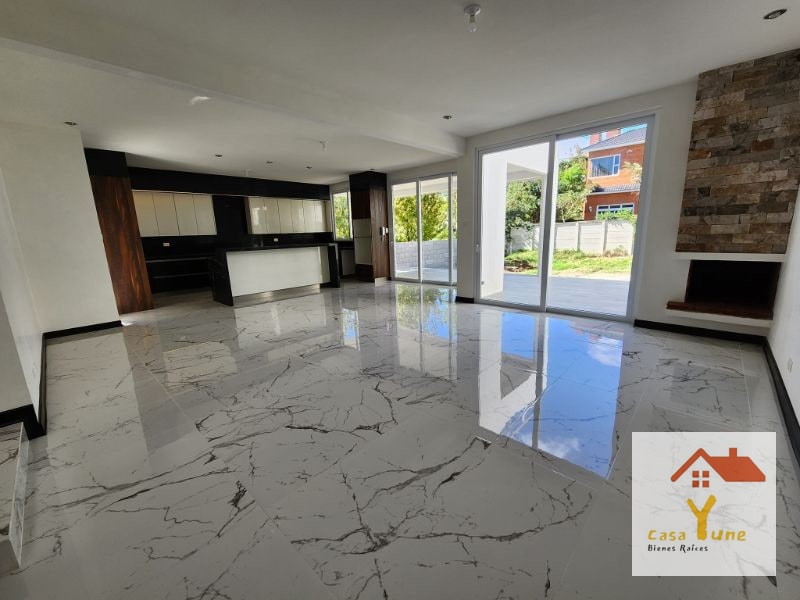 Casa en venta La Fontana Carretera Al Salvador km 25 Fraijanes - 1