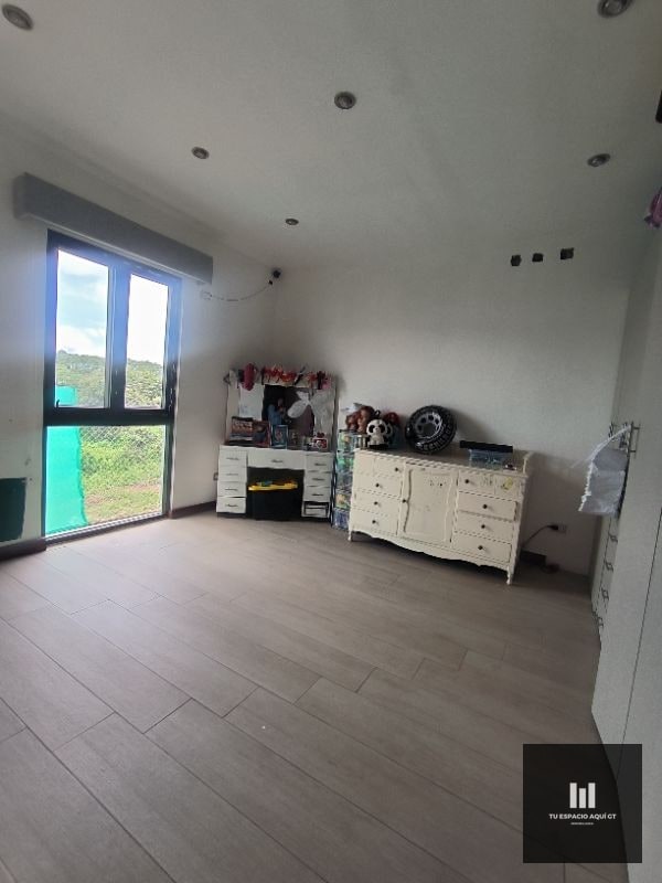 Casa Grande en Venta Zona 16 - 11