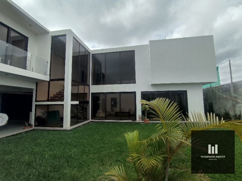 Casa Grande en Venta Zona 16 - 17