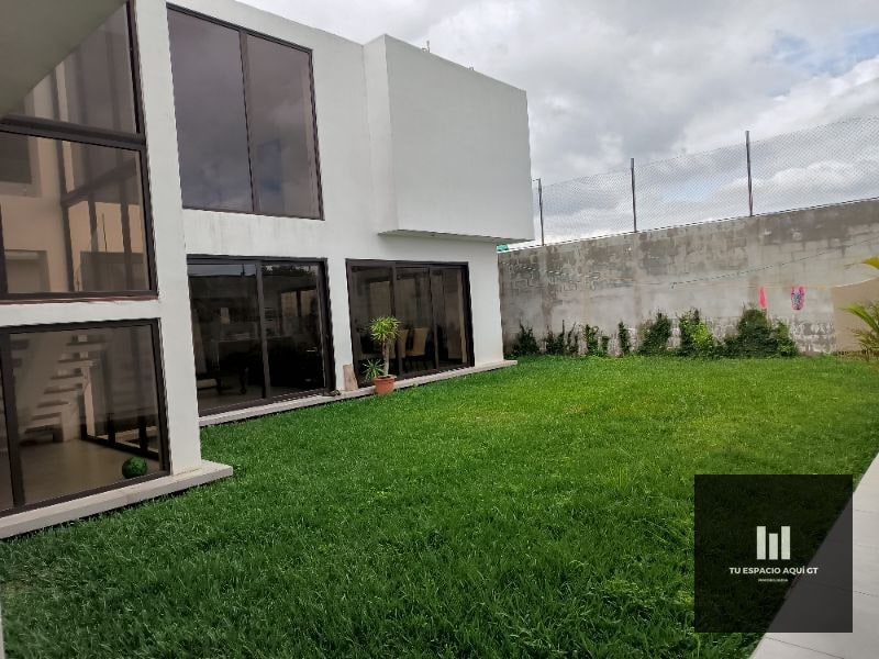 Casa Grande en Venta Zona 16 - 15