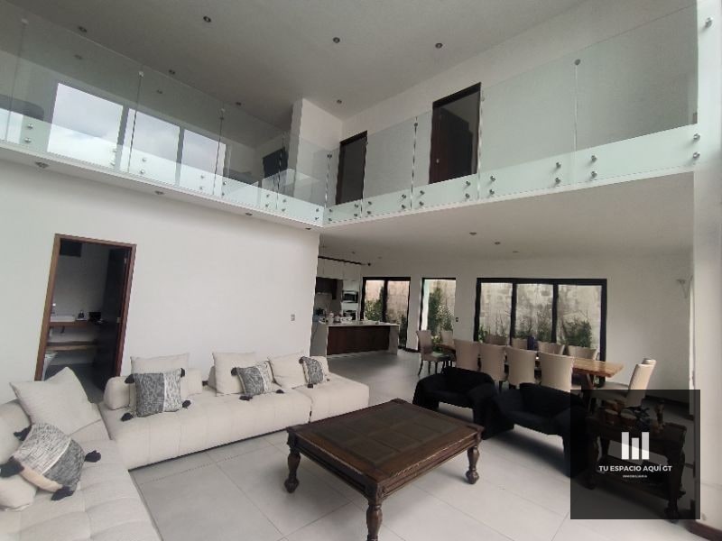 Casa Grande en Venta Zona 16 - 2