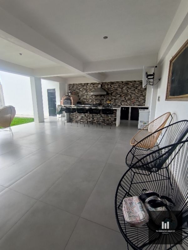 Casa Grande en Venta Zona 16 - 13