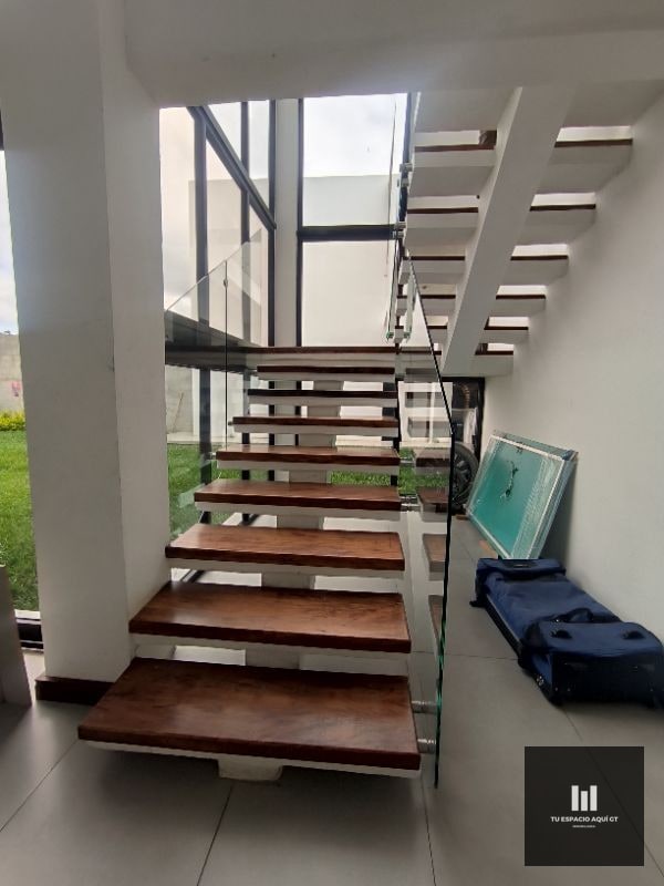 Casa Grande en Venta Zona 16 - 5