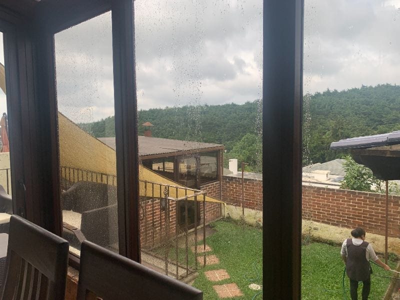 LA FORESTA HERMOSA CASA CON ESTILO ANTIGÙEÑO — Casa en Venta en La Foresta, Carretera a El Salvador, Guatemala, Ciudad — foto 4 de 17