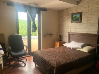 LA FORESTA HERMOSA CASA CON ESTILO ANTIGÙEÑO — Casa en Venta en La Foresta, Carretera a El Salvador, Guatemala, Ciudad — miniatura 2 de 17