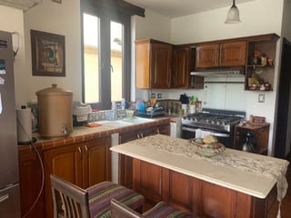 LA FORESTA HERMOSA CASA CON ESTILO ANTIGÙEÑO — Casa en Venta en La Foresta, Carretera a El Salvador, Guatemala, Ciudad — miniatura 8 de 17