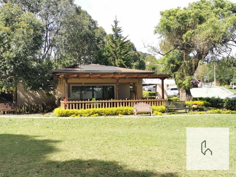 CASA EN VENTA EN FONTANA 3 - 3