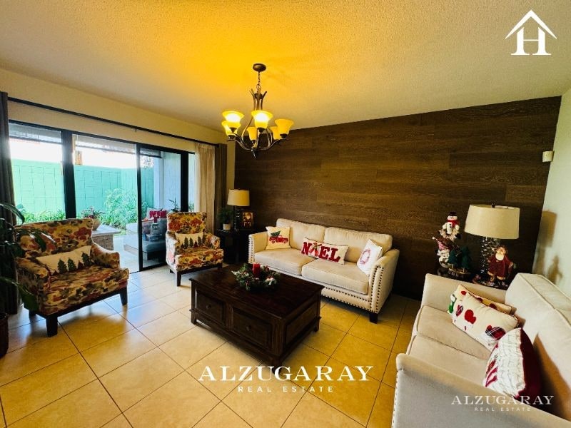 CASA CON JARDÍN Y PÉRGOLA 4 HAB. / CONDOMINIO, Z. 16 - 4