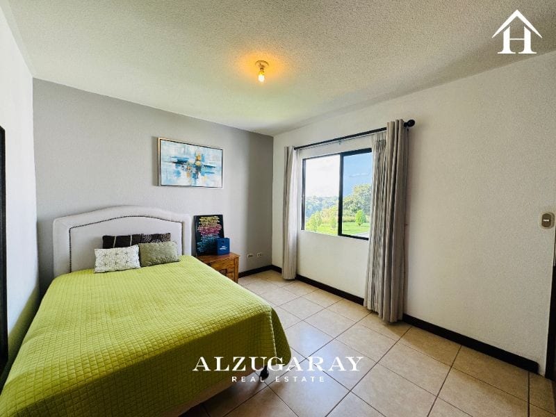 CASA CON JARDÍN Y PÉRGOLA 4 HAB. / CONDOMINIO, Z. 16 - 11