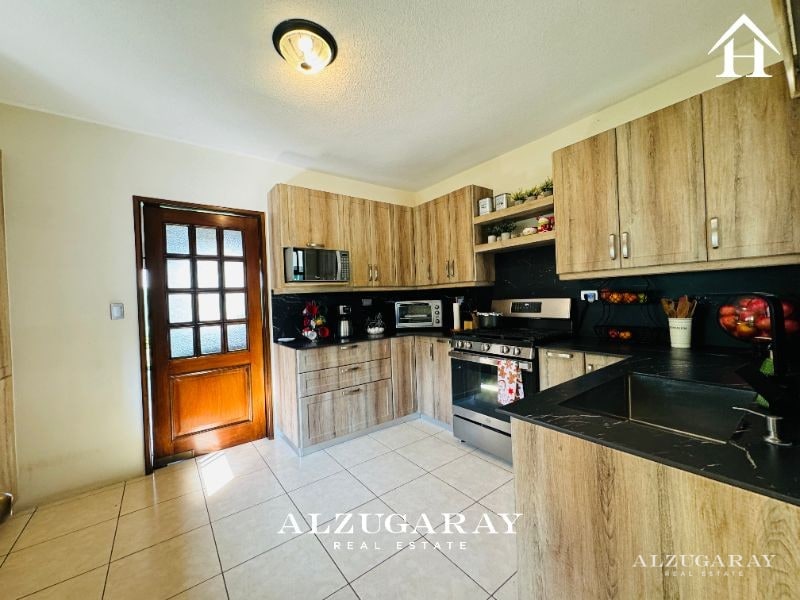 CASA CON JARDÍN Y PÉRGOLA 4 HAB. / CONDOMINIO, Z. 16 - 6