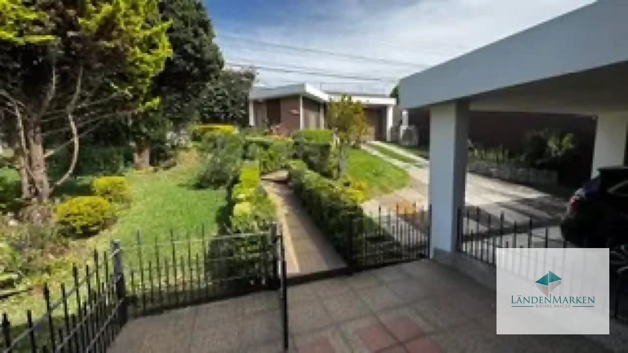 VENTA DE CASA CON EXTENSO TERRENO EN SAN CRISTOBAL SECTOR A10 — Casa en Venta en Zona 8 Mixco, Guatemala, Ciudad — foto 4 de 17