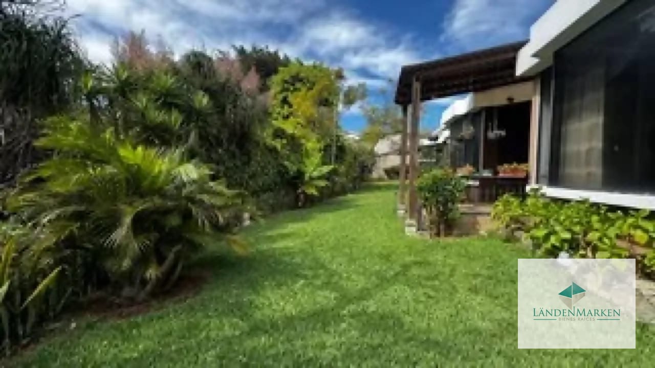 VENTA DE CASA CON EXTENSO TERRENO EN SAN CRISTOBAL SECTOR A10 — Casa en Venta en Zona 8 Mixco, Guatemala, Ciudad — foto 9 de 17