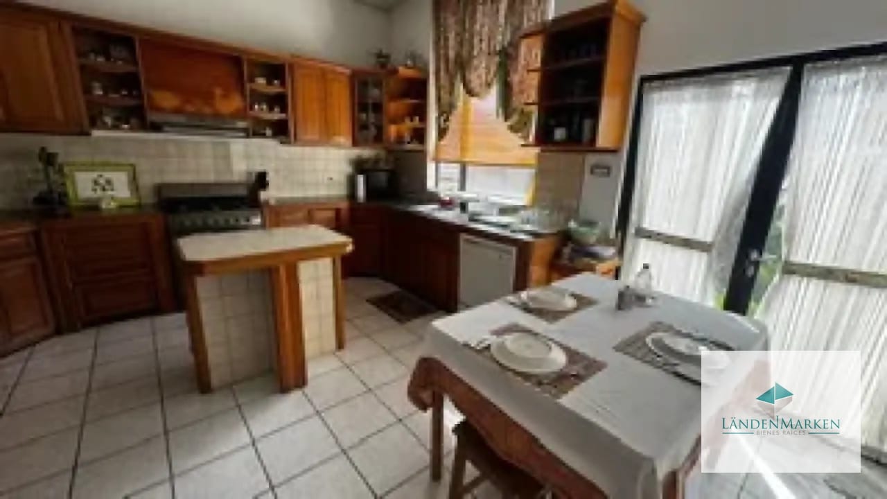 VENTA DE CASA CON EXTENSO TERRENO EN SAN CRISTOBAL SECTOR A10 — Casa en Venta en Zona 8 Mixco, Guatemala, Ciudad — foto 13 de 17