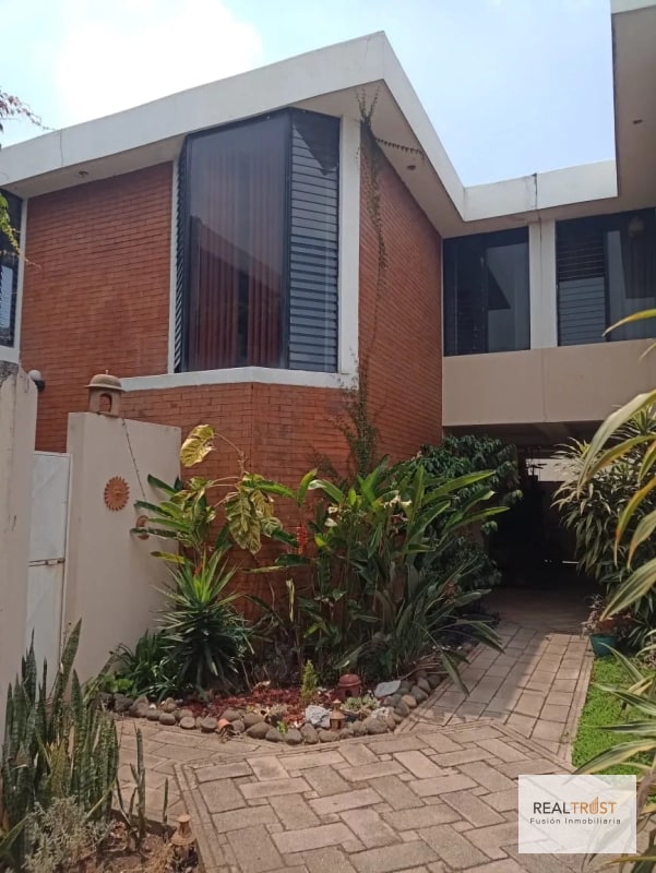 CASA EN VENTA LAS CHARCAS ZONA 11 - 8