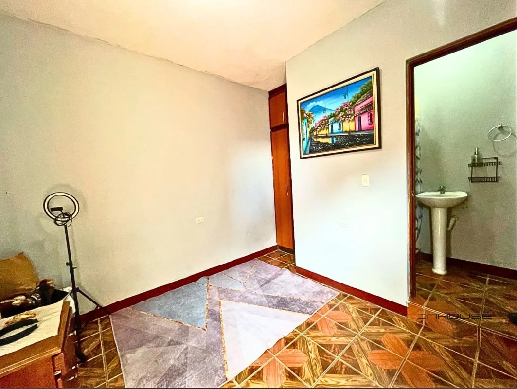 CASA EN VENTA EN VILLA NUEVA DE TRES NIVELES - 4