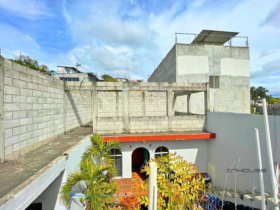 CASA EN VENTA EN VILLA NUEVA DE TRES NIVELES - 2