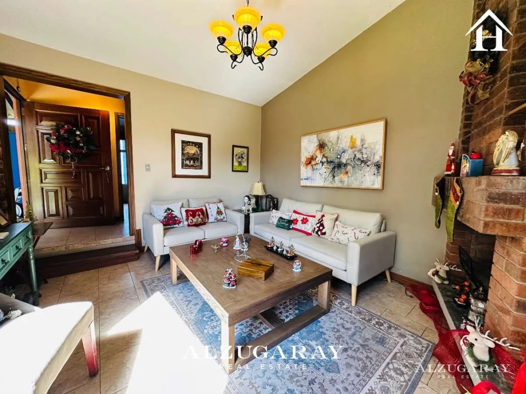 CASA AMPLIA C/JARDIN Y PÉRGOLA 5 HAB. / SECTOR B1 SAN CRISTOBAL - 1
