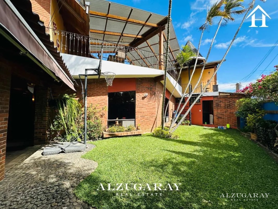 CASA AMPLIA C/JARDIN Y PÉRGOLA 5 HAB. / SECTOR B1 SAN CRISTOBAL - 2