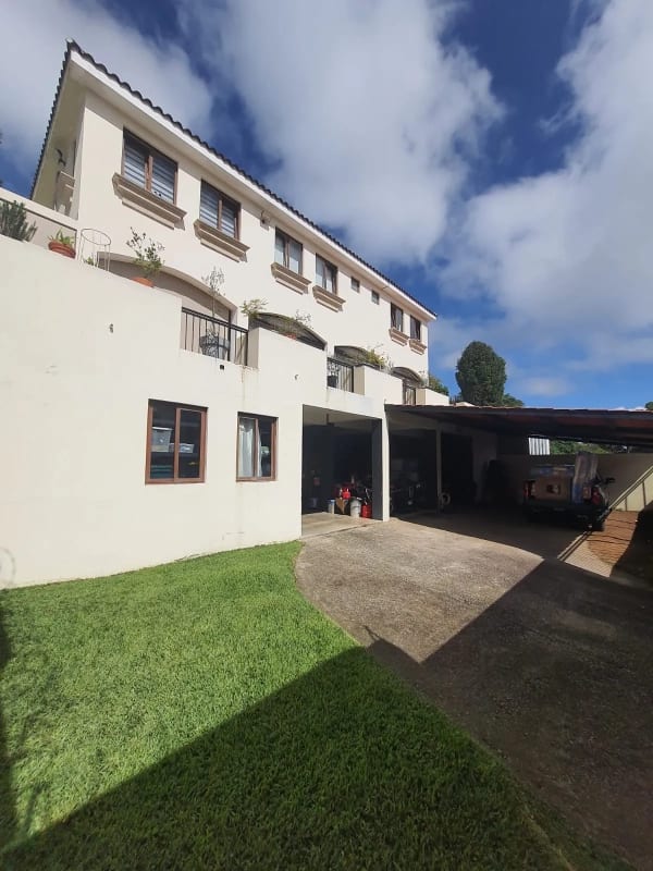Casa en Venta  grande y linda en Paisajes de San Antonio, CAES — Casa en Venta en San Antonio, Carretera a El Salvador, Guatemala, Ciudad — foto 4 de 15