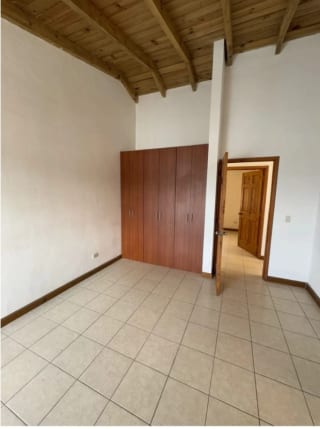 Rento Casa en Condominio San Mateo, Boulevard Acatan zona 16 — Casa en Alquiler en Zona 16, Guatemala, Ciudad — miniatura 3 de 14