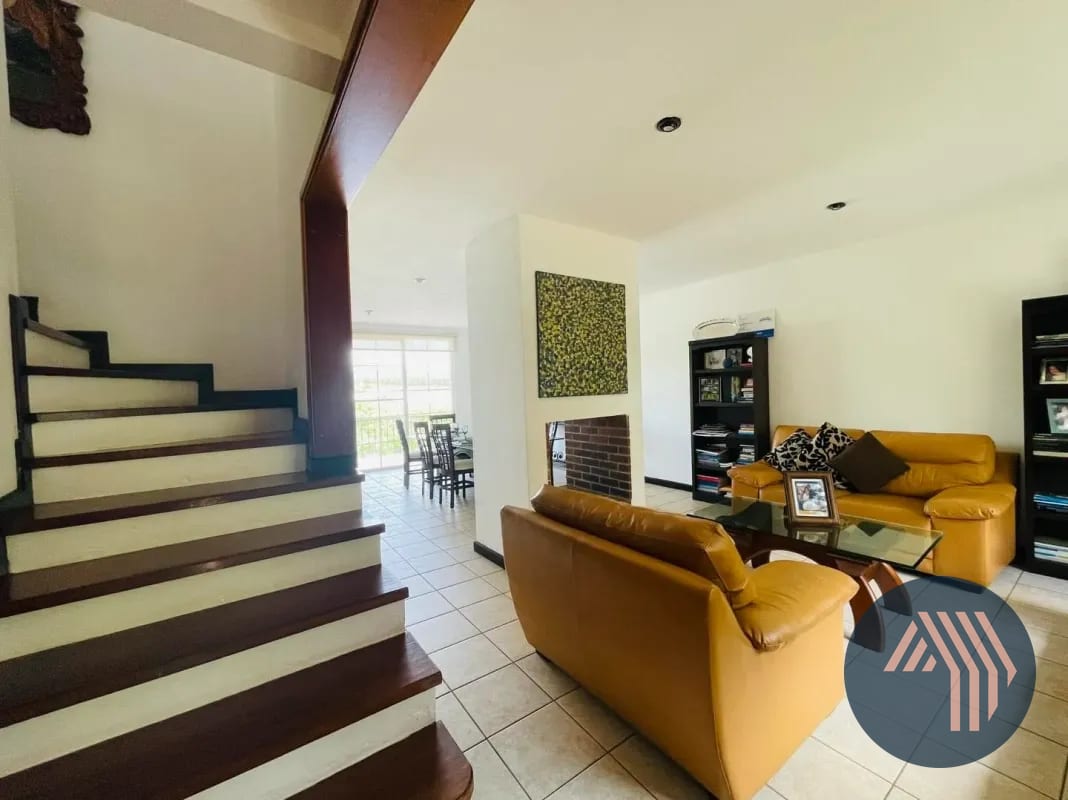 VENTA DE AMPLIA CASA - ALTA VISTA CLUB, SAN JOSÉ PINULA — Casa en Venta en Carretera a El Salvador, Guatemala, Ciudad — foto 2 de 10