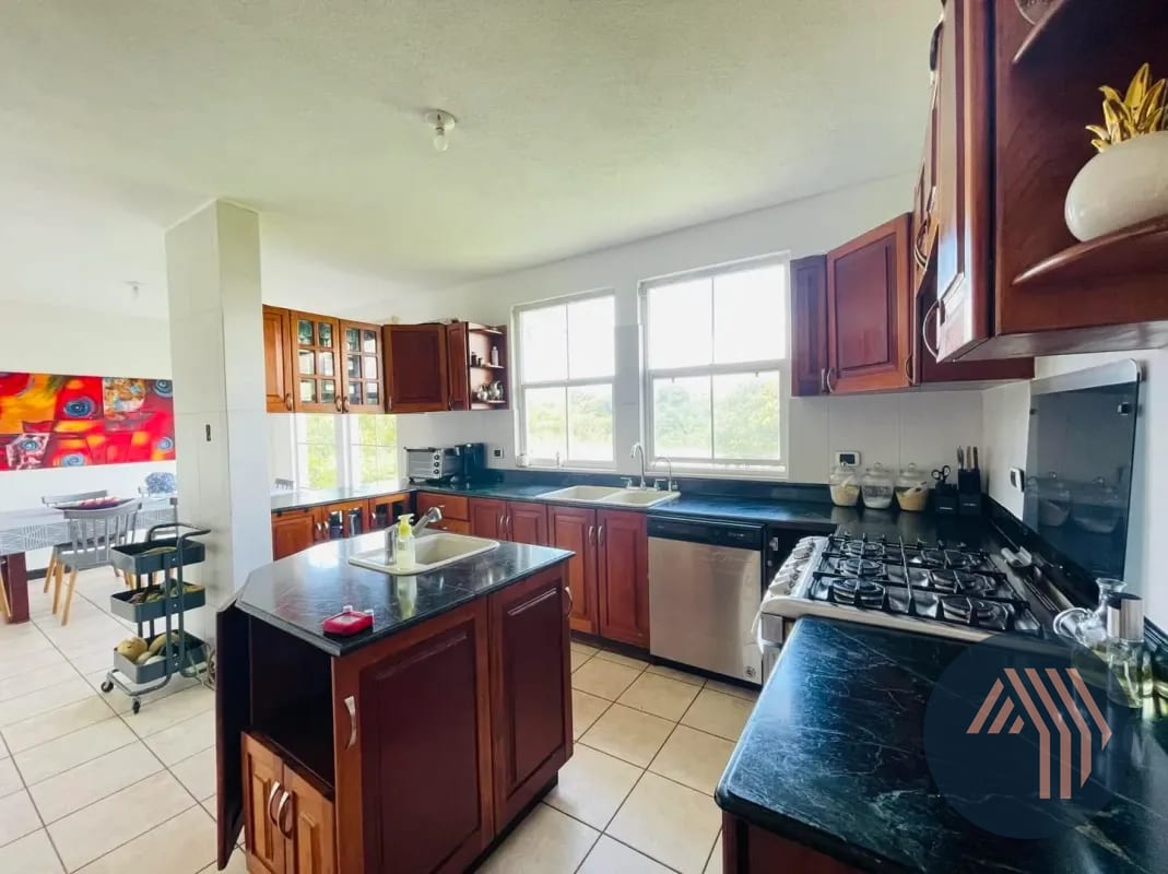 VENTA DE AMPLIA CASA - ALTA VISTA CLUB, SAN JOSÉ PINULA — Casa en Venta en Carretera a El Salvador, Guatemala, Ciudad — foto 4 de 10