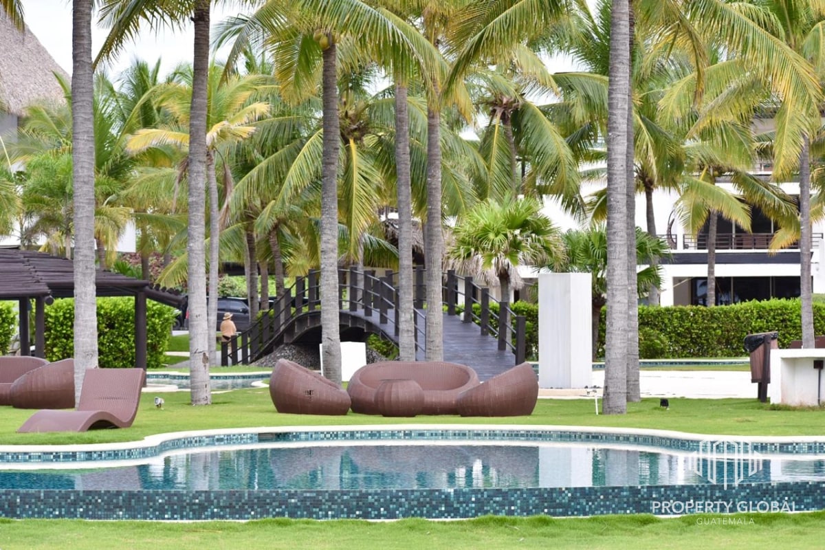 Villa residencial enfrente al mar 4 dormitorios en venta en exclusivo condominio en Monterrico - 3