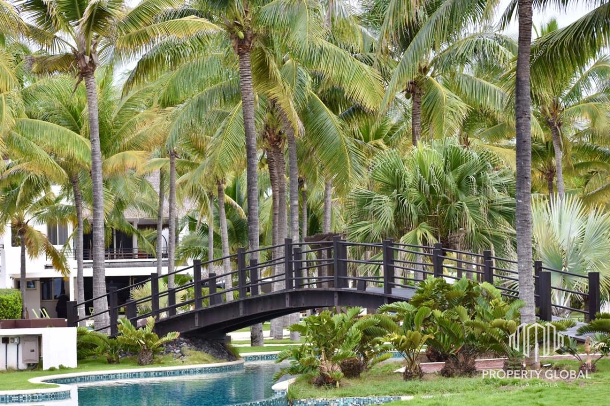 Villa residencial enfrente al mar 4 dormitorios en venta en exclusivo condominio en Monterrico - 2