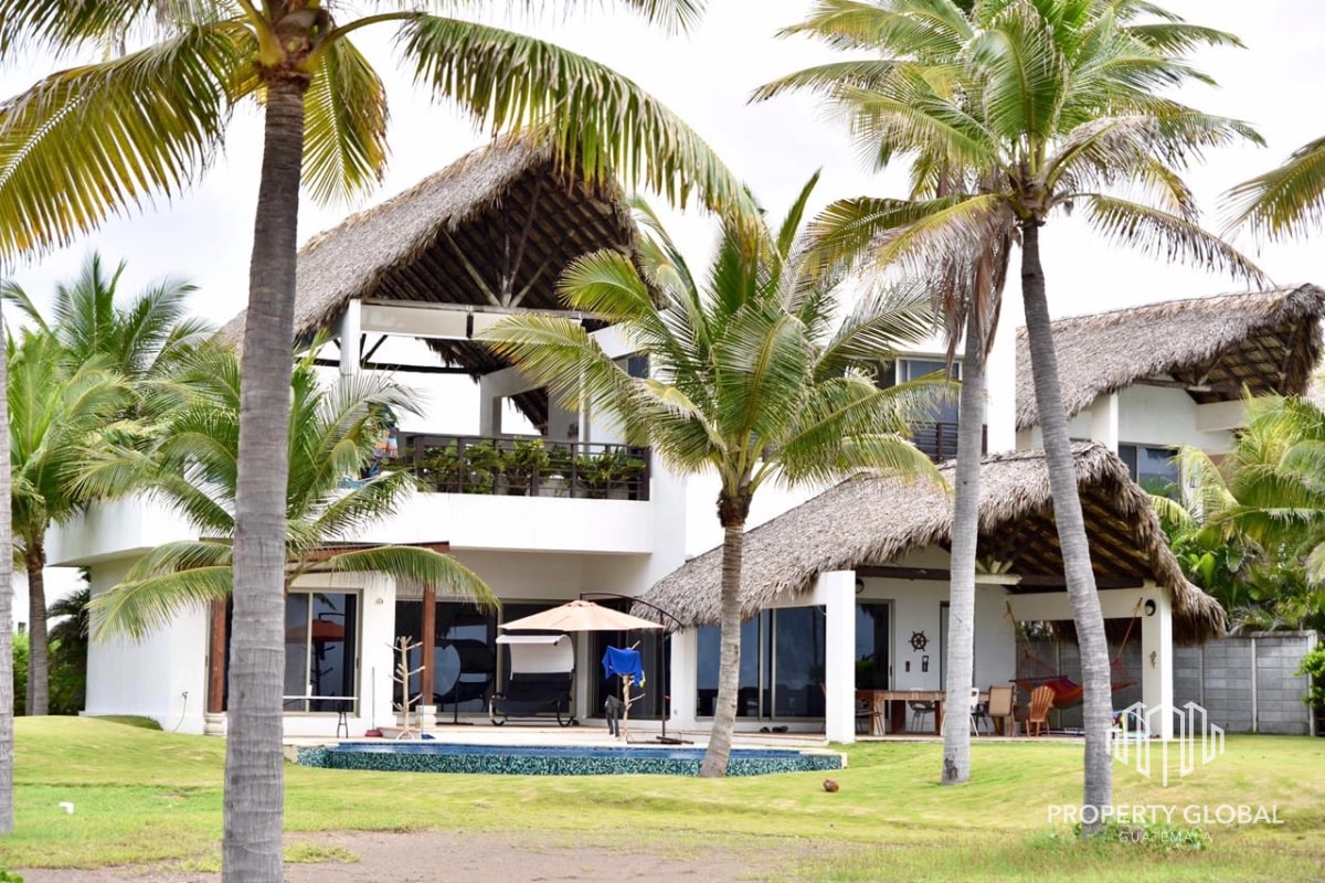 Villa residencial enfrente al mar 4 dormitorios en venta en exclusivo condominio en Monterrico - 1