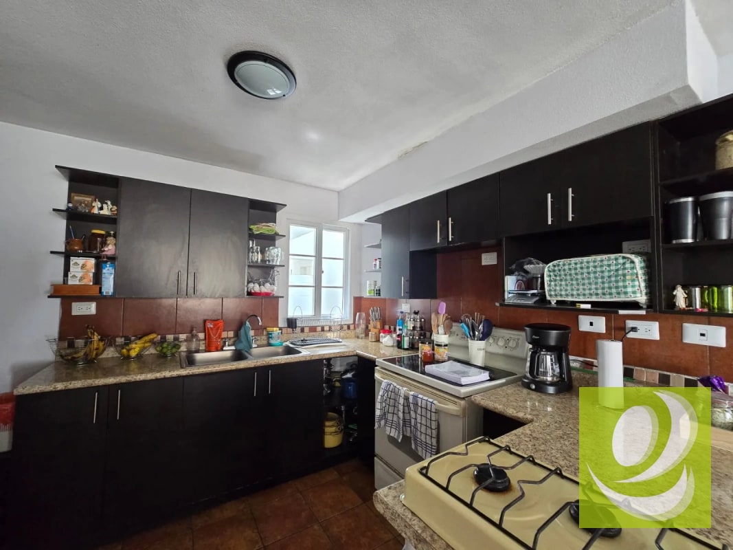 EN VENTA CASA EN JARDINES DE ARRAZOLA CERCA DE LA U - 4