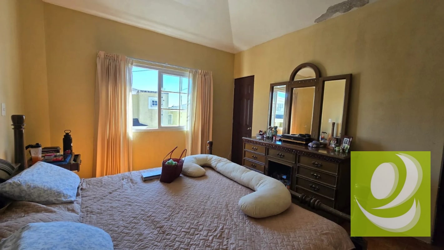 EN VENTA CASA EN JARDINES DE ARRAZOLA CERCA DE LA U - 9