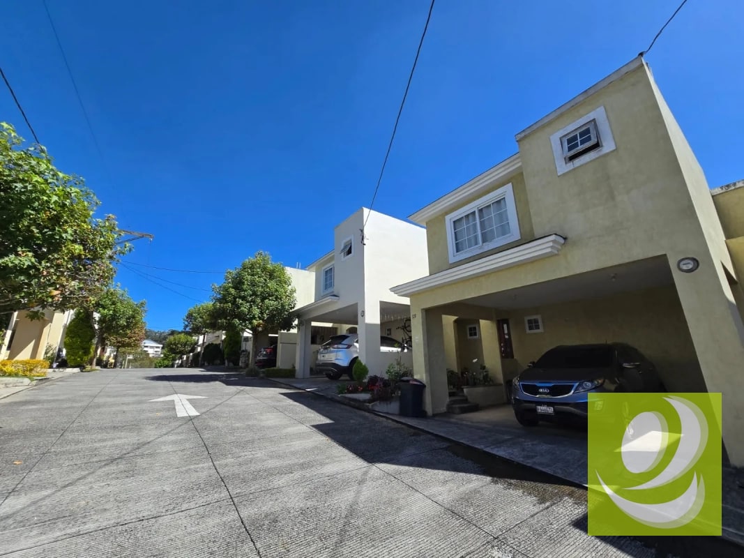 EN VENTA CASA EN JARDINES DE ARRAZOLA CERCA DE LA U - 1
