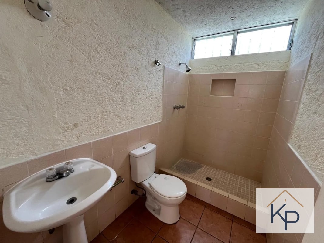 Amplia casa en venta en condominio Km 19 a San José Pinula - 4