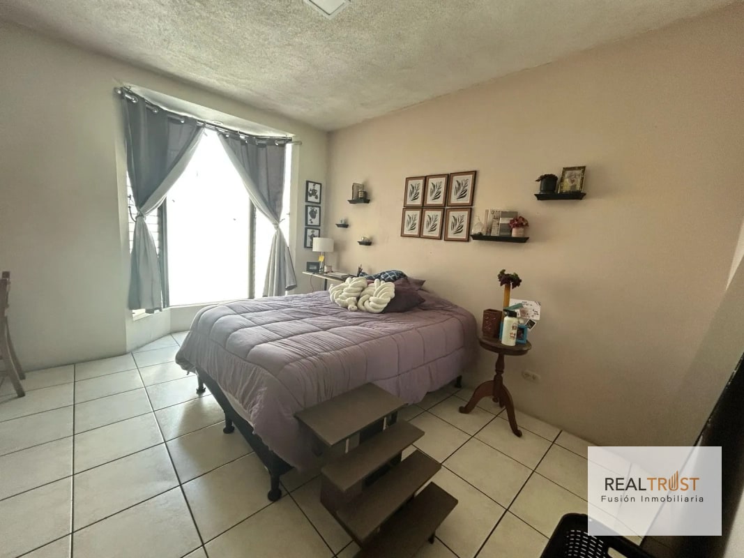 CASA EN VENTA LAS CHARCAS ZONA 11 - 3