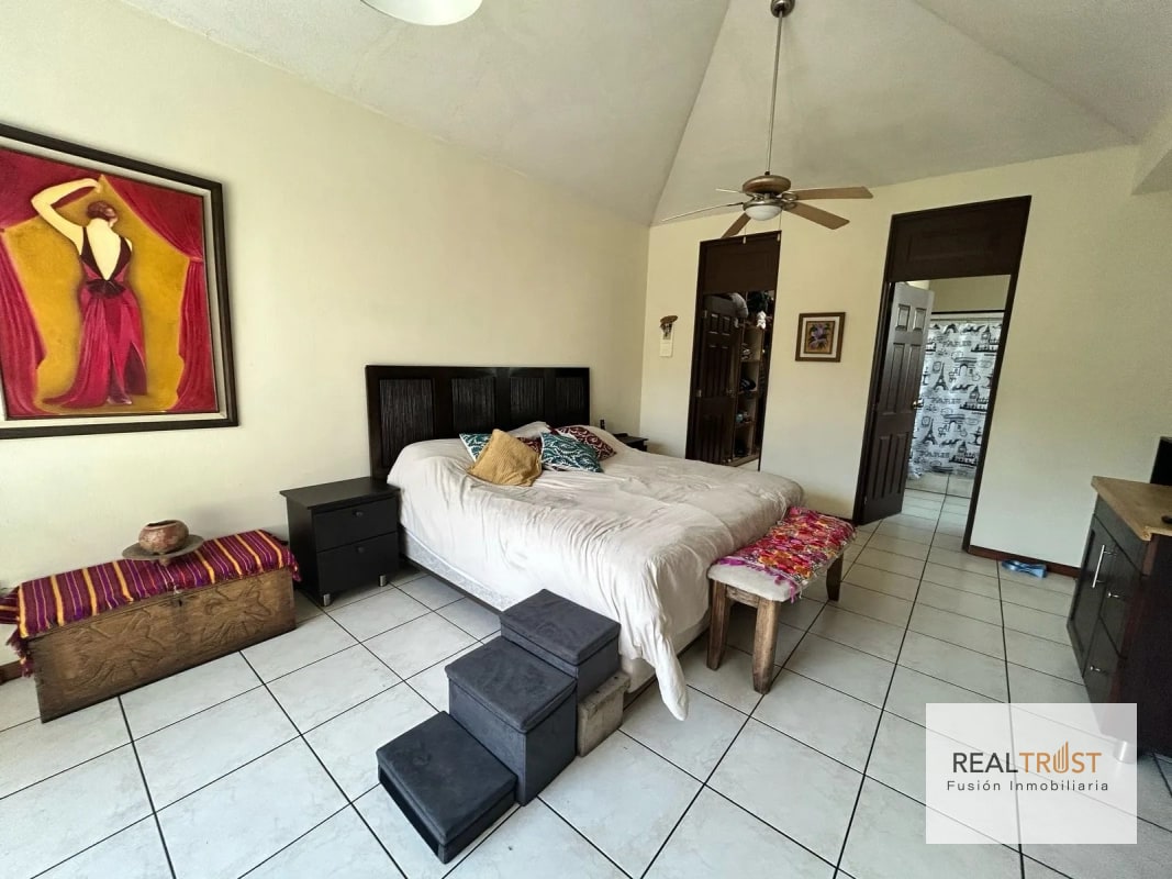 CASA EN VENTA LAS CHARCAS ZONA 11 - 4