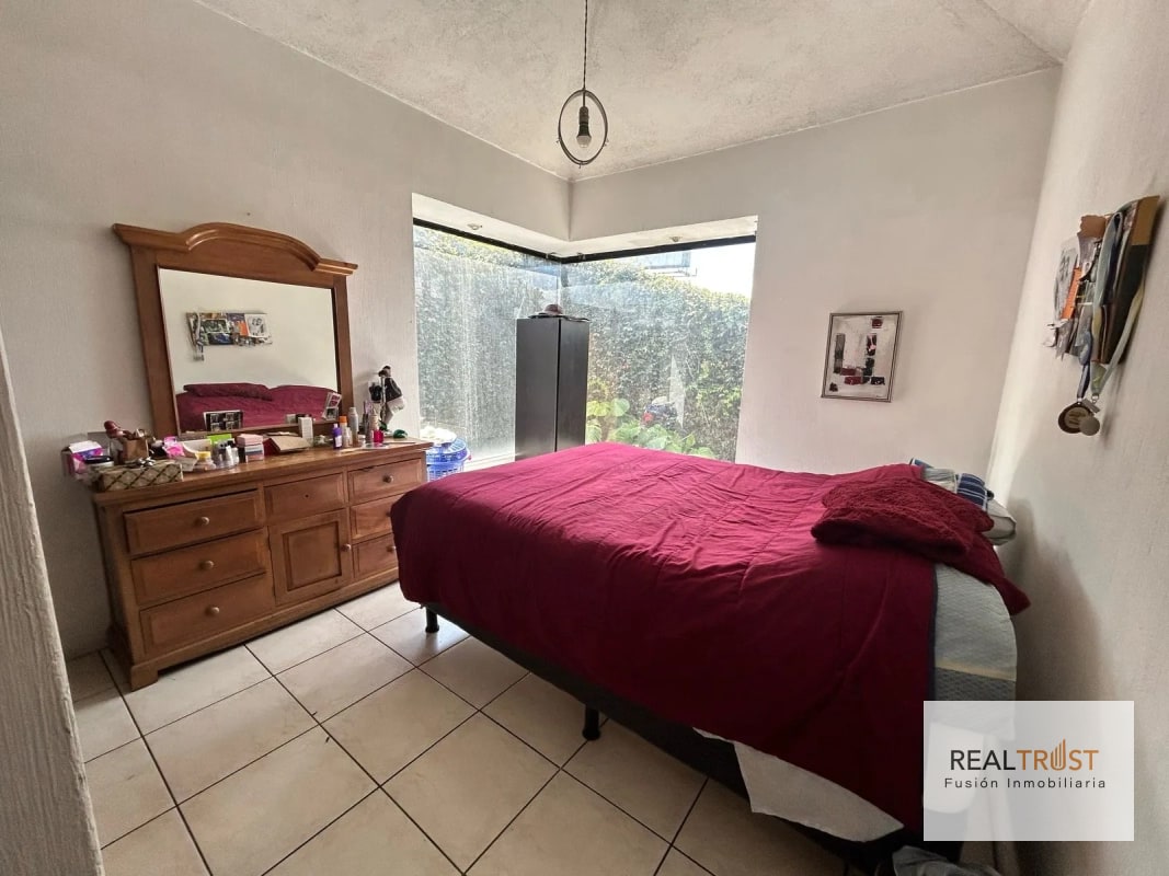 CASA EN VENTA LAS CHARCAS ZONA 11 - 5