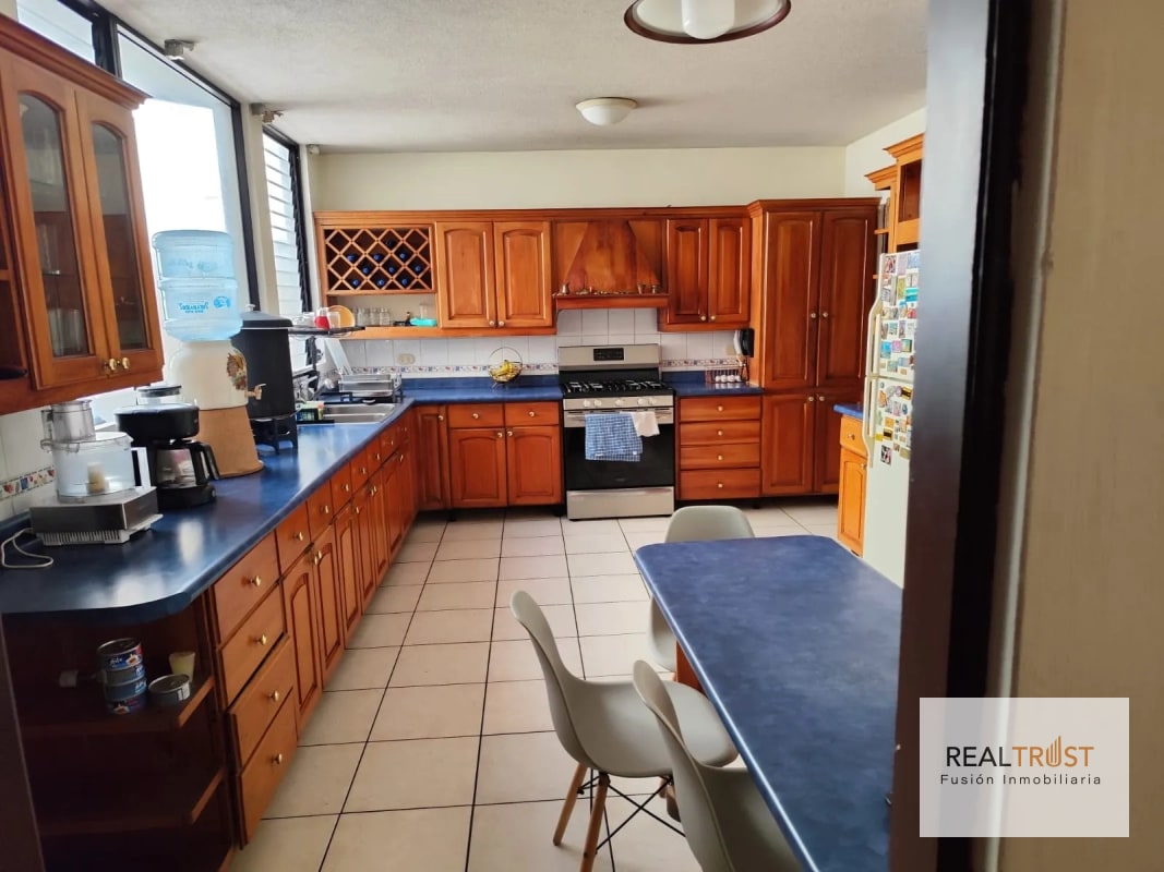 CASA EN VENTA LAS CHARCAS ZONA 11 - 9