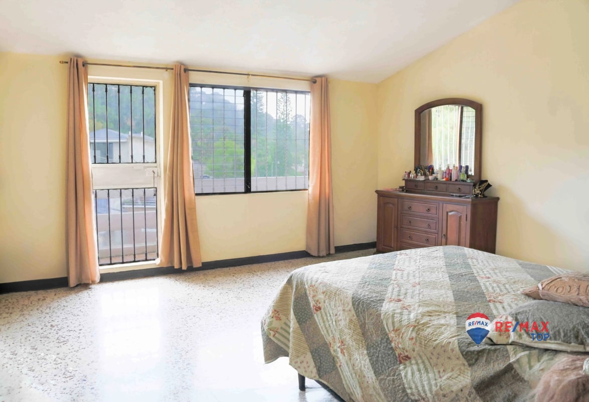 CASA EN COND. LA MONTAÑA, ZONA 16 - 3