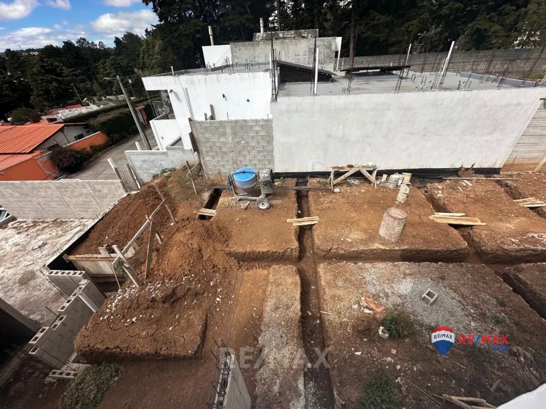 CASA EN CONSTRUCCIÓN EN COND. ARRAZOLA,CAES - 3