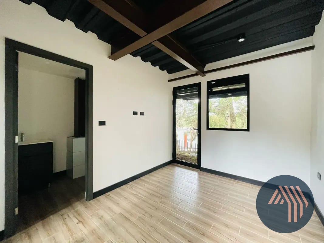 VENTA DE MODERNA CASA - SAN ANTONIO, KM 16 CARR. SALVADOR — Casa en Venta en San Antonio, Carretera a El Salvador, Guatemala, Ciudad — foto 11 de 16