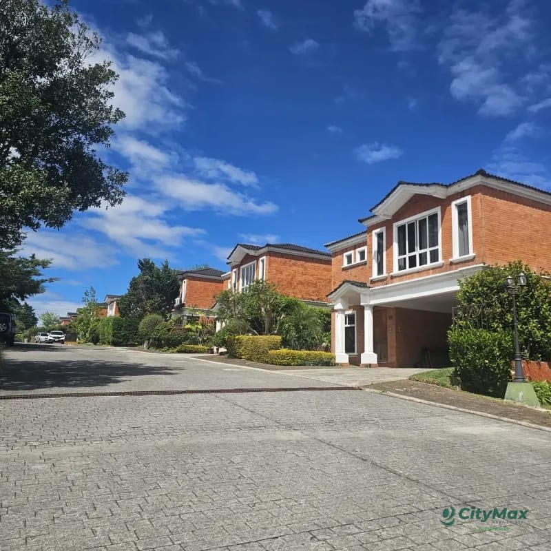 En venta casa en Santiago de Compostela — Casa en Venta en Carretera a El Salvador, Guatemala, Ciudad — foto 1 de 8