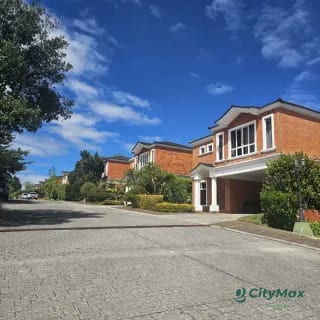 En venta casa en Santiago de Compostela — Casa en Venta en Carretera a El Salvador, Guatemala, Ciudad — miniatura 1 de 8