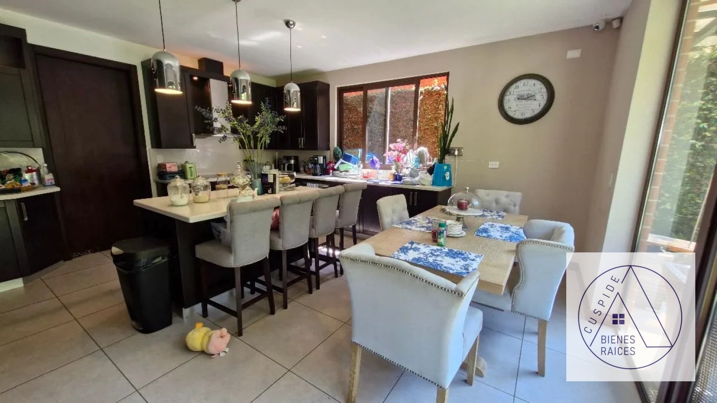 Bella Residencia en Venta Carr. Salvador km 15 Residencias Concepción km 15.5 - 5
