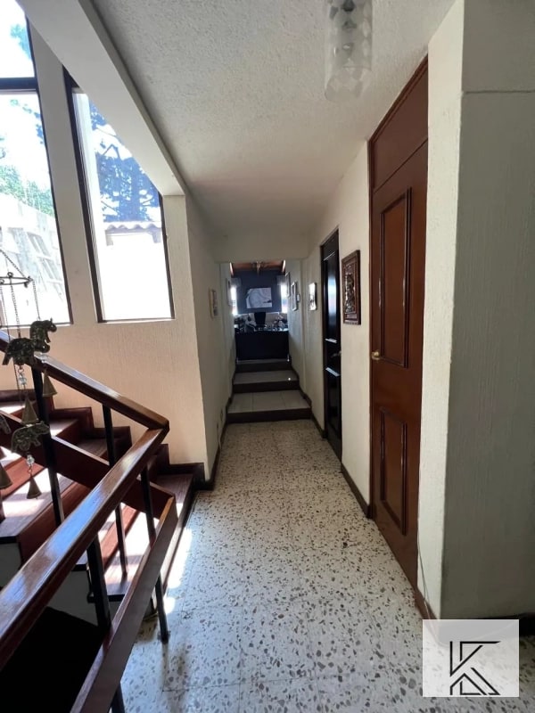 Bella casa en Venta en zona 7 de Mixco, a pocas cuadras de la a Roosevelt - 9